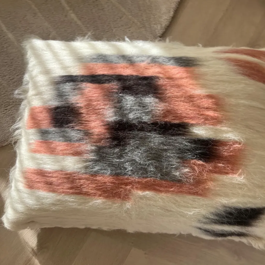Kussen salmon 90x90cm 100% wool
